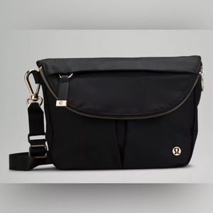 Lululemon All Night Festival Bag *5L, Black/Gold